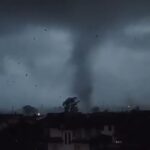 O tornadă uriașă a lovit orașul Milano, după o săptămână de caniculă. S-a întunecat de parcă era miezul nopții (Video)