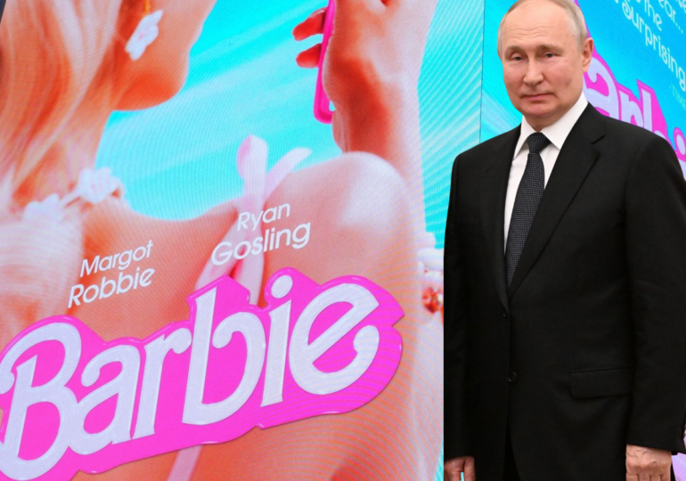 Cum a reușit Barbie să-l sperie pe Putin? - <span style="color:#990000;"><span style="color:#990000;"><span style="color:#990000;">Galerie foto</span></span></span>