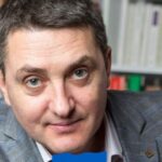 Rusia e în plină operațiune de război hibrid în România. La ce să fim atenți și ce rol are mișcarea anti-vaccin Interviu cu istoricul Cosmin Popa