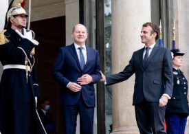 Macron și Scholz, șocați după discuțiile de la masa lungă a lui Putin. Stenograma unei convorbiri de la începutul războiului