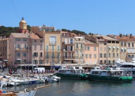 Restaurantele din Saint-Tropez acceptă doar clienți cu buzunare foarte adânci. Suma imensă pe care o cer pentru rezervarea unei mese