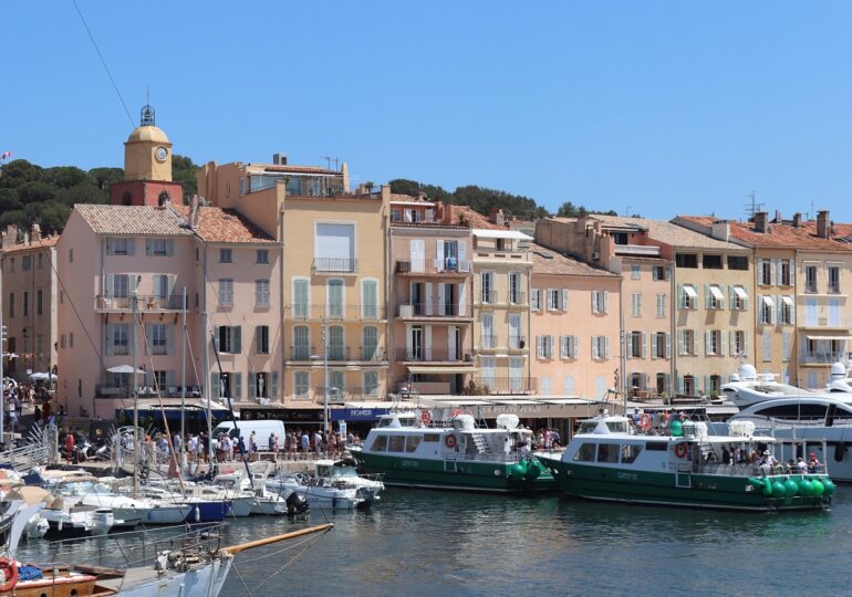 Restaurantele din Saint-Tropez acceptă doar clienți cu buzunare foarte adânci. Suma imensă pe care o cer pentru rezervarea unei mese