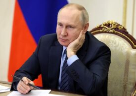 Teorii ale conspirației după ce Putin a uitat la ce mână are ceasul (Video)
