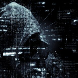 Atacatorii cibernetici ți-au aflat parolele și au început să posteze în locul tău? Cum s-a întâmplat asta, ce faci și 5 pași simpli ca să te ferești de ei