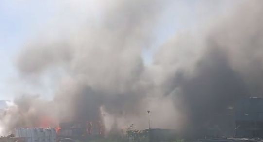 Incendiu uriaș la un terminal de păcură într-unul dintre cele mai mari porturi ale Rusiei de la Marea Neagră (Video)