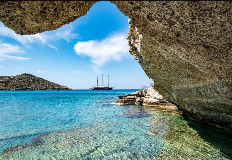 Topul insulelor grecești nelocuite unde ar trebui să ajungi măcar o dată în viață (Galerie foto)