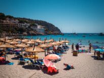 O țară preferată de români schimbă regulile la all-inclusive. Turiștii vor primi maximum șase băuturi alcoolice pe zi