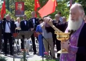 Preoți ruși au sfințit o statuie a lui Stalin: Datorită lui acum avem mulți noi martiri (Video)