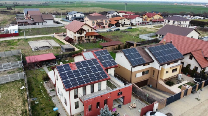 Potențial de 24 miliarde de euro, piața sistemelor fotovoltaice rezidențiale din România