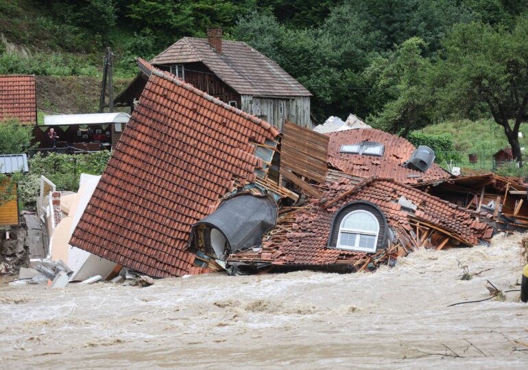Ciclonul care a provocat „apocalipsa meteo” în Slovenia a intrat în România. Prognoza meteo pentru următoarele 2 săptămâni
