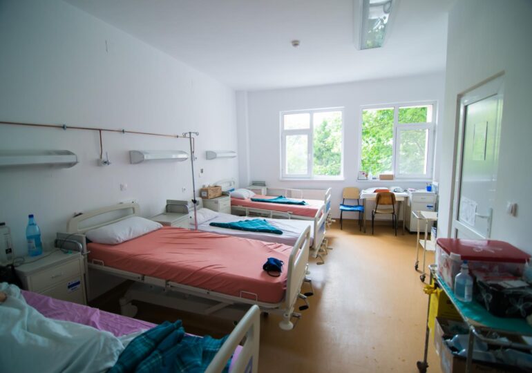 Managerul demis de la spitalul din Botoșani după moartea tinerei gravide a revenit pe un post de conducere