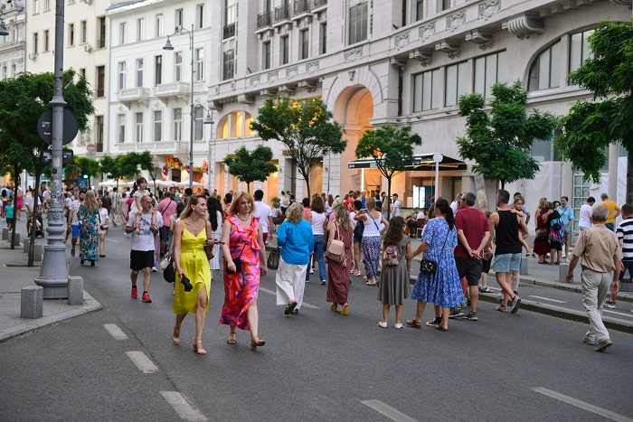 Străzi deschise - București se extinde pe șoseaua Kiseleff cu exerciții de dictare și spectacole-lectură