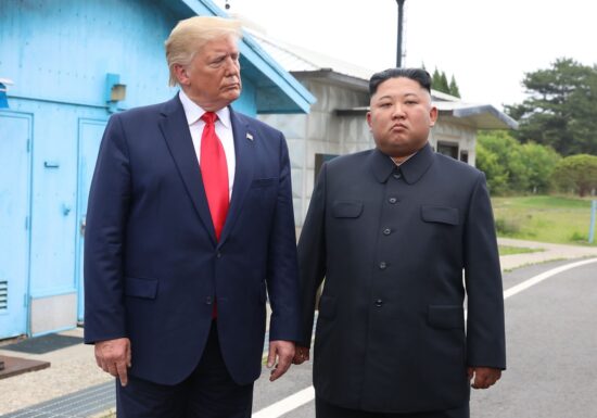 Trump spune că se va întâlni cu Kim Jong Un: Are 57 de arme nucleare foarte puternice