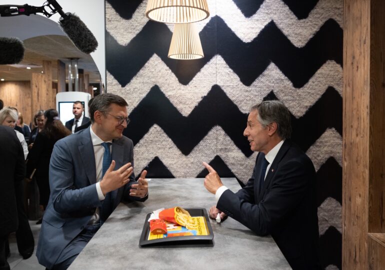 Blinken și Kuleba au mâncat la un McDonald's din Kiev și au făcut glume despre mahmureală (Foto & Video)