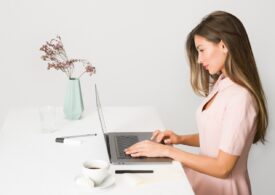 Poziția corectă la birou: Cum să ai grijă de postura și de sănătatea ta