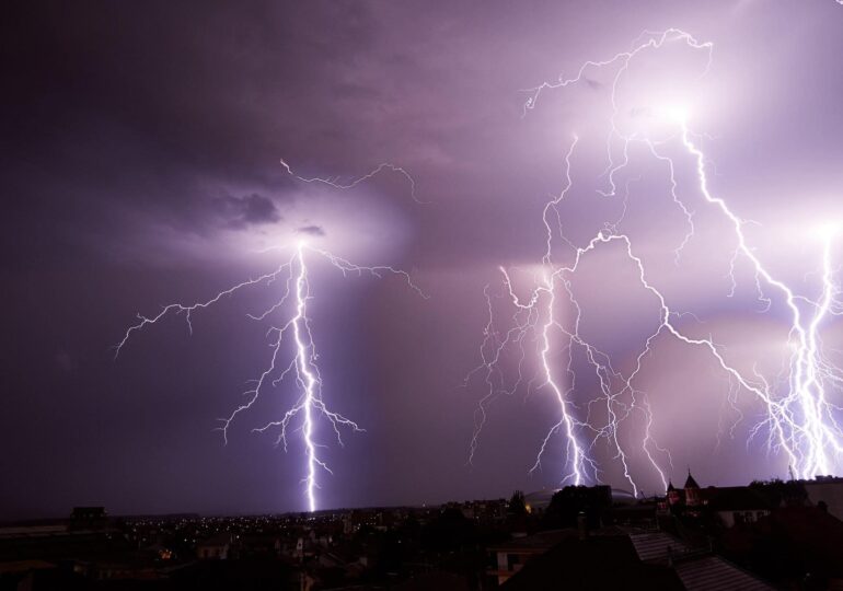 România, sub alertă meteo: Ploi torențiale, răcire bruscă, ninsoare. Primul cod roșu - hărți ANM <span style="color:#990000;">UPDATE</span>