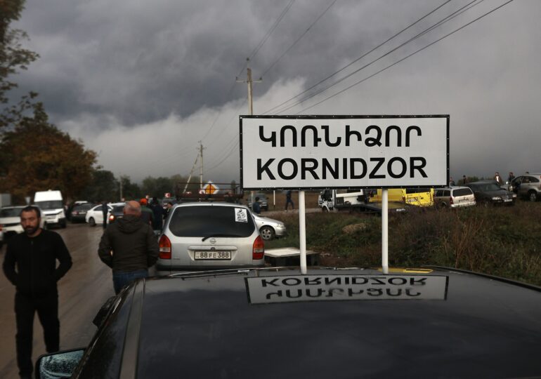Nagorno Karabah își anunță autodizolvarea și va înceta să mai existe. Mel Gibson cere recunoașterea genocidului armean în curs
