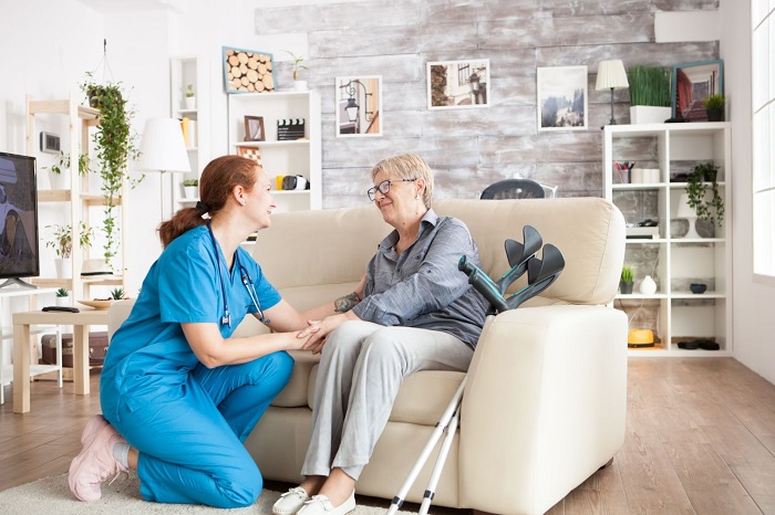 Îngrijiri medicale la domiciliu pentru pacienții vârstnici: oferă viitor celor care ți-au oferit trecutul și prezentul