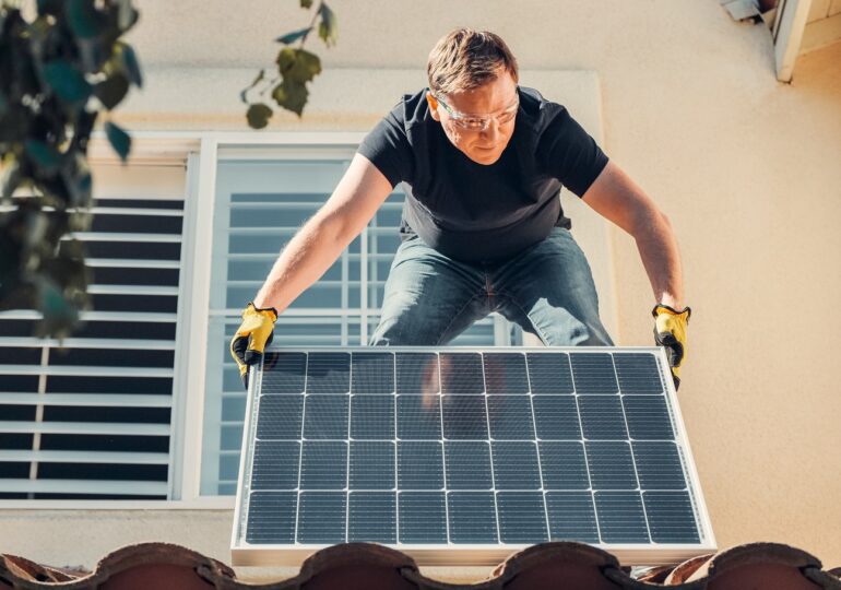 Germania le dă 10.000 de euro celor care-și pun fotovoltaice sau stații de încărcare auto. Bugetul s-a terminat în câteva ore