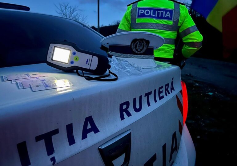 Un șofer de 19 ani din Bacău, cu permisul suspendat, a fost reținut după o urmărire în trafic. A fost blocat și scos cu forța din mașină