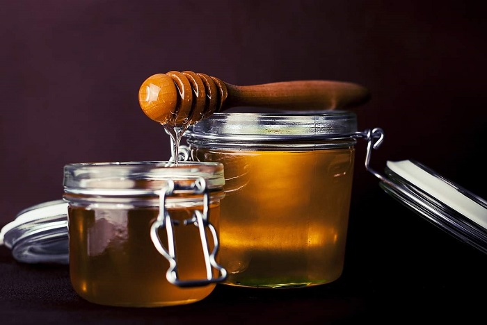 Ce este mierea de manuka și ce beneficii îți poate aduce dacă o consumi regulat