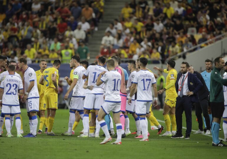 Preliminarii EURO 2024: România învinge Kosovo cu două goluri marcate pe final, după ce partida a fost întreruptă