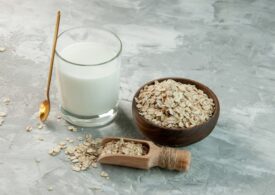 Ce avantaje aduce laptele de ovăz și cum să-l integrezi în rutina ta zilnică