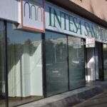 Intesa Sanpaolo cumpăra First Bank și poate intra în Top 10 cele mai mari bănci din România