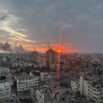 Israelul înarmează civili. Hamas vrea la schimb pentru ostatici 6.000 de prizonieri palestinieni. Oamenii din Gaza, inclusiv 200 de români, încearcă să fugă în Egipt (Video)