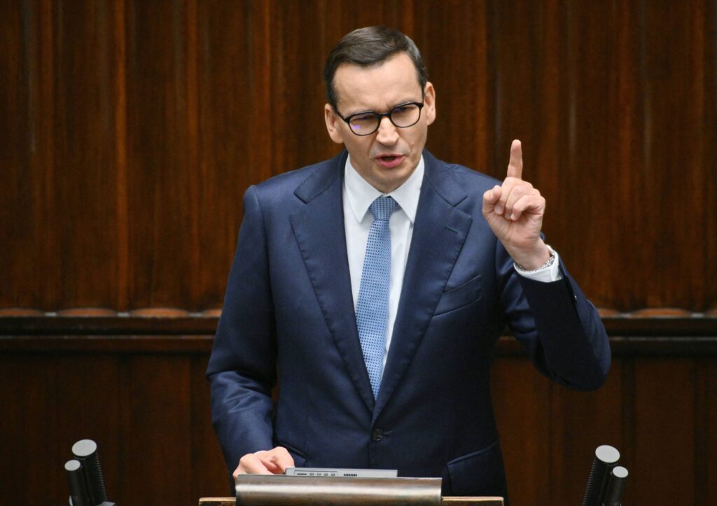 Polish parliament passes law allowing to hold refe