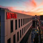 Netflix are aproape 9 milioane de abonați noi, după ce a blocat partajarea conturilor și anunță scumpiri