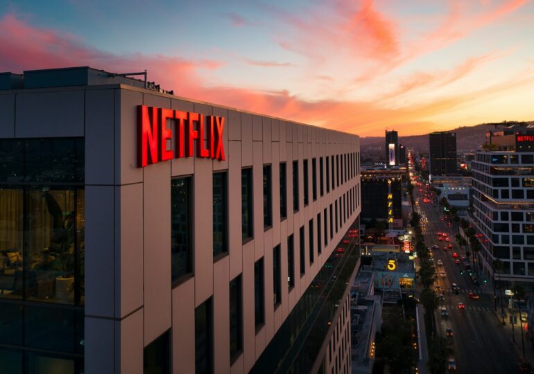 Netflix are aproape 9 milioane de abonați noi, după ce a blocat partajarea conturilor și anunță scumpiri
