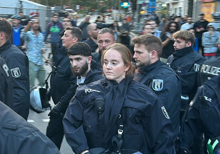 Haos pe străzile din Berlin: 65 de polițiști răniți, la o manifestație pro-palestiniană (Video)