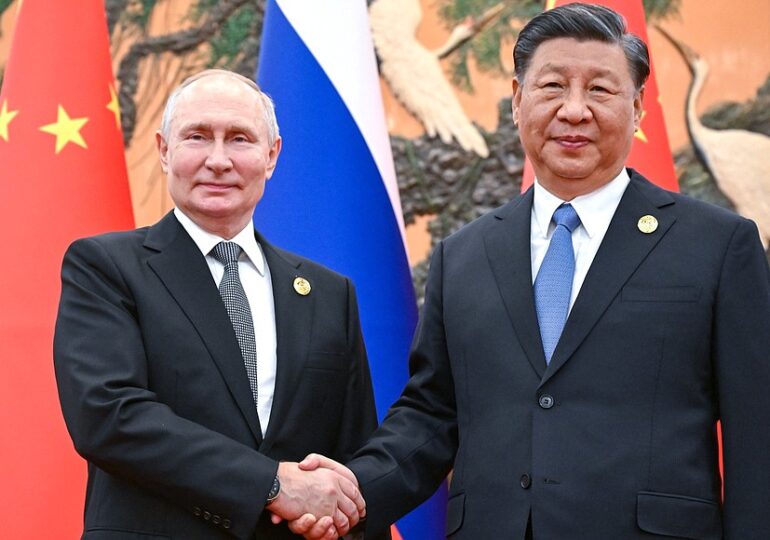 Putin s-a dus în China cu servieta nucleară (Video)