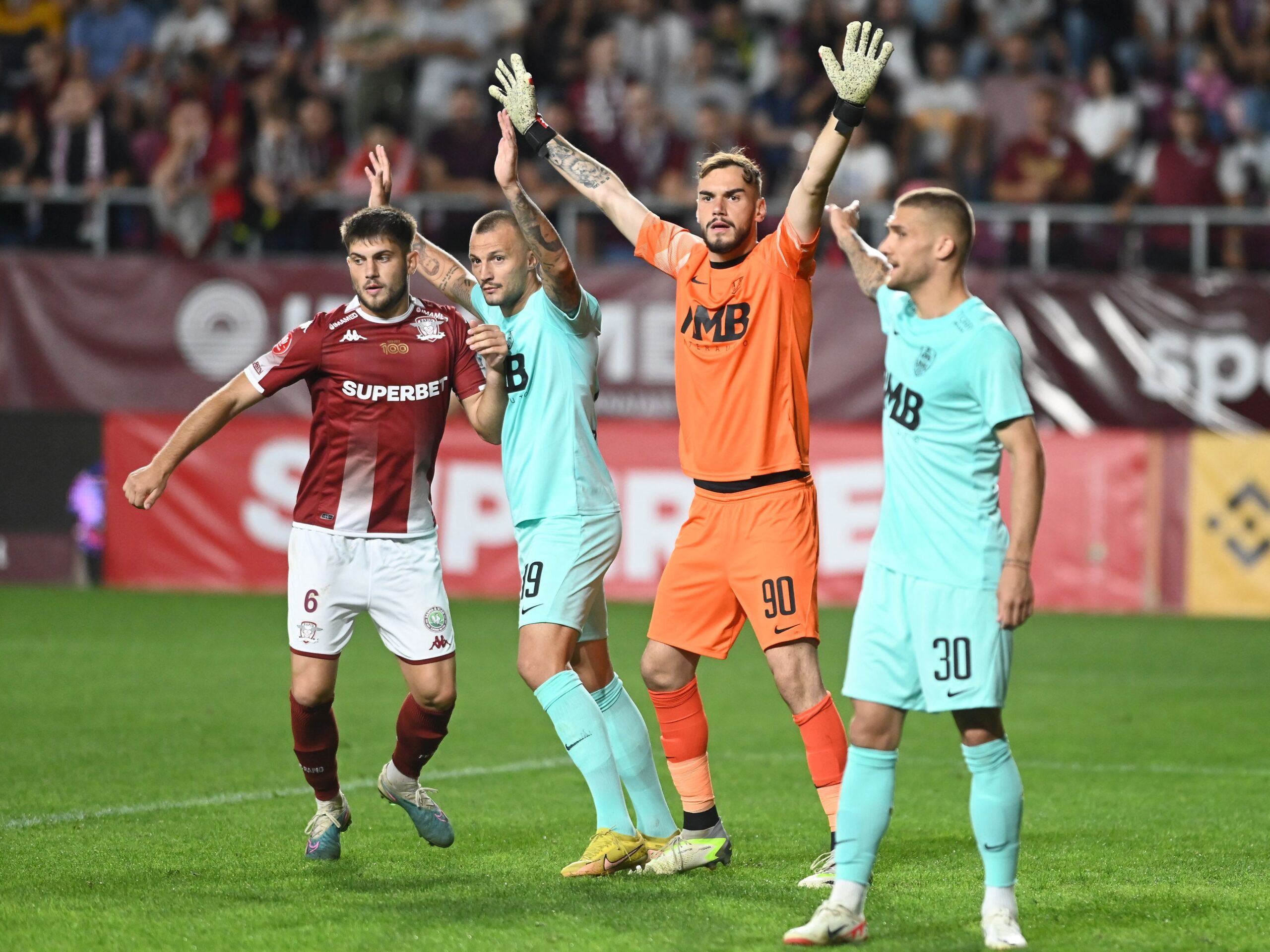 CFR Cluj l-a luat pe Louis Munteanu, dar pierde un titular: “Acord de principiu pentru transfer”