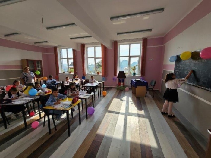 Vlad Ivanov a inaugurat Școala Gimnazială Nr. 1 din Sulița, județul Botoșani, renovată de Asociația BookLand