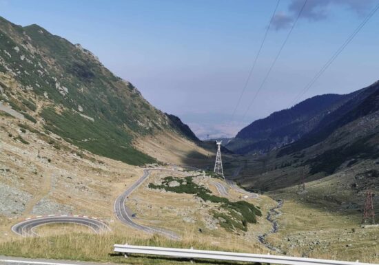 Traficul pe Transalpina și Transfăgărășan nu se mai închide la dată fixă