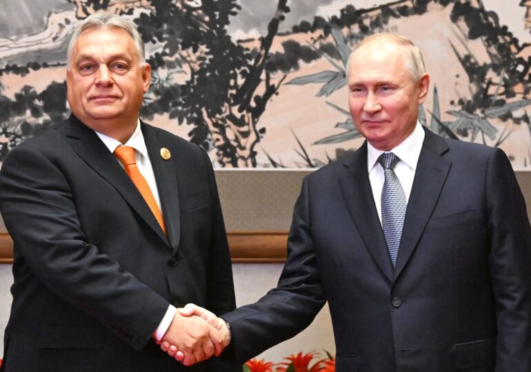 Viktor Orban s-a întâlnit cu Putin la Beijing. Președintele rus s-a declarat satisfăcut că are om în UE (Galerie foto & video)
