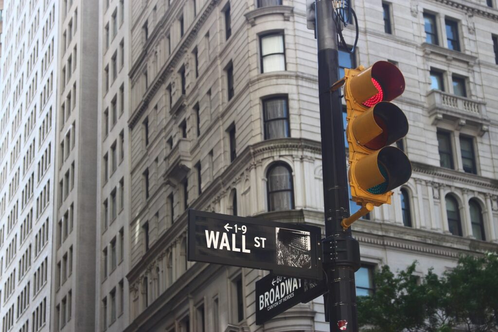 Revenire pe Wall Street, unde Trump curtează investitorii cu cântecul de sirenă al negocierilor comerciale – BVB trece pe creștere și recuperează o bună parte din declin
