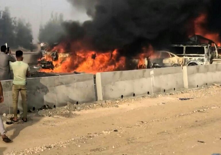 Cel puțin 32 de morți într-un accident în lanț pe o autostradă din Egipt. Mașinile au luat foc (Foto & Video)