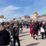 Amenințare cu bombă la Palatul Versailles. A fost evacuat de urgență (Video)