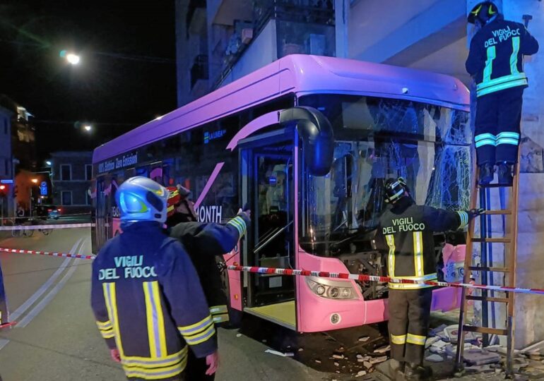 Autobuzele electrice din Veneția au fost trase pe dreapta, după încă un grav accident (Foto & Video)