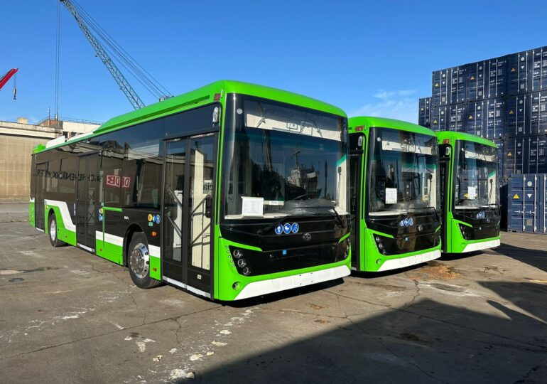 Primele 51 de autobuze electrice cumpărate de Primăria Capitalei au ajuns în țară. Când vom circula cu ele
