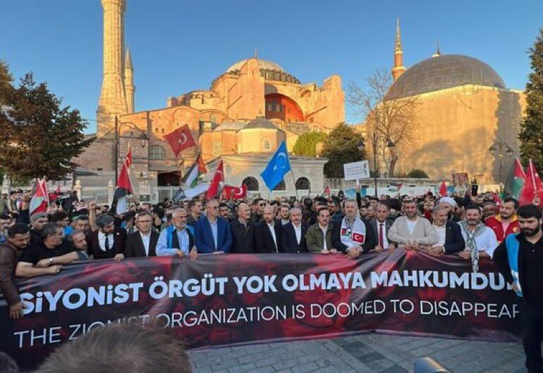 Fiul lui Erdogan a participat la un marș pro-palestinian la Istanbul (Foto)