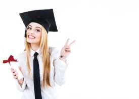 Fiica ta urmează să aibă absolvirea facultății? Top 5 idei de cadouri care să marcheze acest eveniment important
