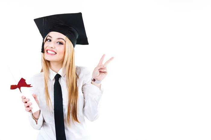 Fiica ta urmează să aibă absolvirea facultății? Top 5 idei de cadouri care să marcheze acest eveniment important