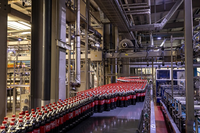 Sistemul Coca-Cola în România devine primul producător local de băuturi cu o unitate proprie de fabricare a PET-ului reciclat