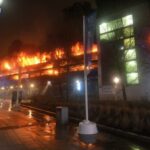 Un incendiu devastator afectează un aeroport din Londra. Toate zborurile au fost suspendate și sute de oameni sunt blocați (Video)