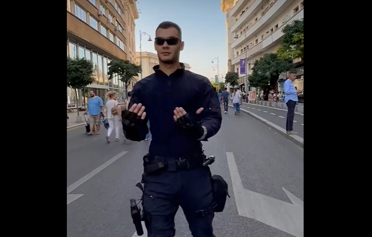 Jandarmeria își prezintă noua uniformă, pe muzica ABBA