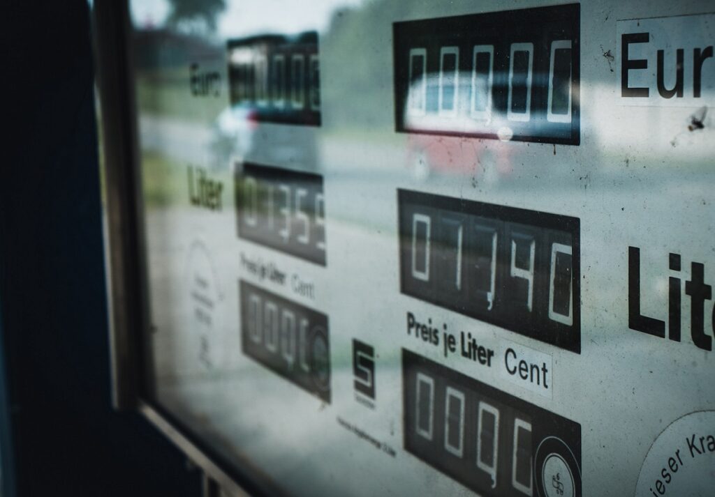 Criza carburanților. Ce state europene au redus taxele și cu cât. Ce alte măsuri au luat pentru a-și proteja cetățenii